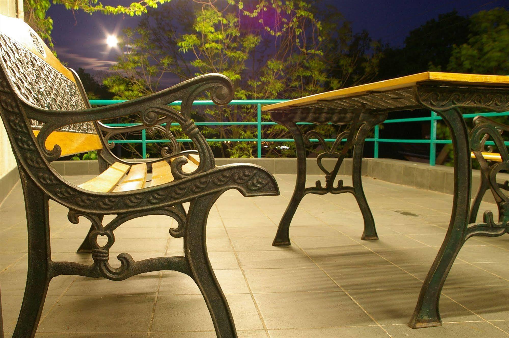 Centre Hotel คอนัส ภายนอก รูปภาพ